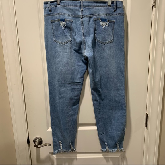 Women’s Ankle Destructed W/ Camouflage Backing Stretch Denim XL - Picture 8 of 11